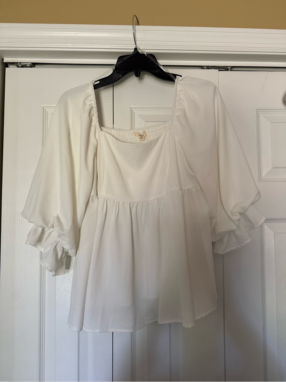 entro White Square-Neck Puff Sleeve Tunic